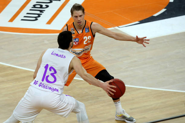 在加盟利物 在加盟利物