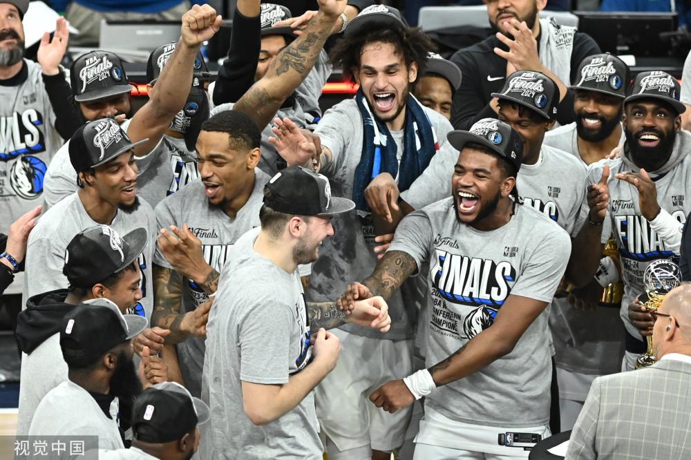 西媒:诺坎普球场在上周日违规施工,被警方叫停并罚款300欧元