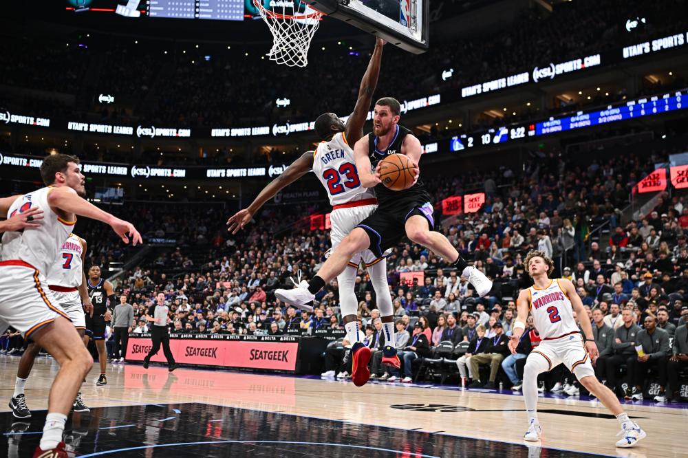 [NBA]布劳恩击地妙传 小波特献单臂暴扣.