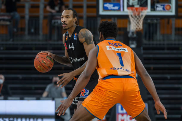 中超第2轮,青岛西海岸-武汉三镇,前瞻:对阵旧主