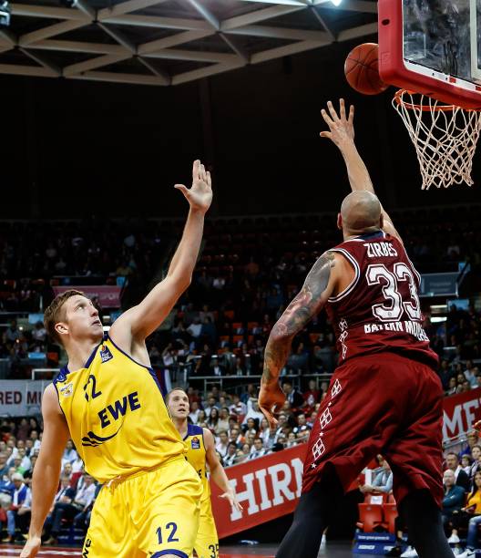 弗里克：佩德里只是有点累；德容生病了所以我们让他回家休息